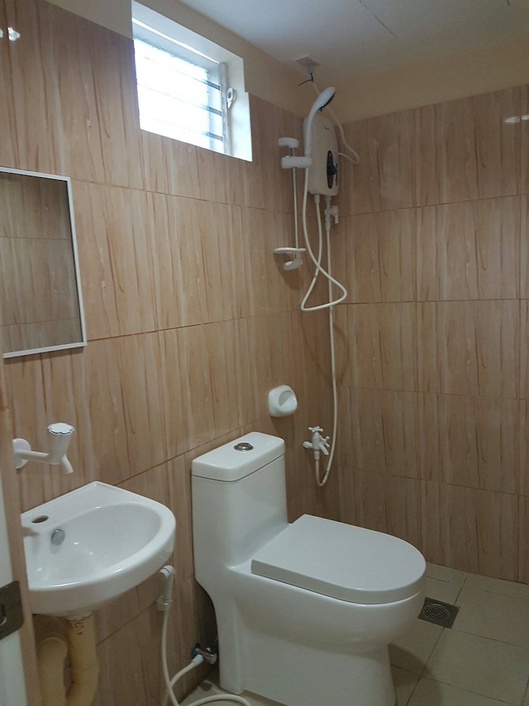 Kabarkada Room for 8 photo 3