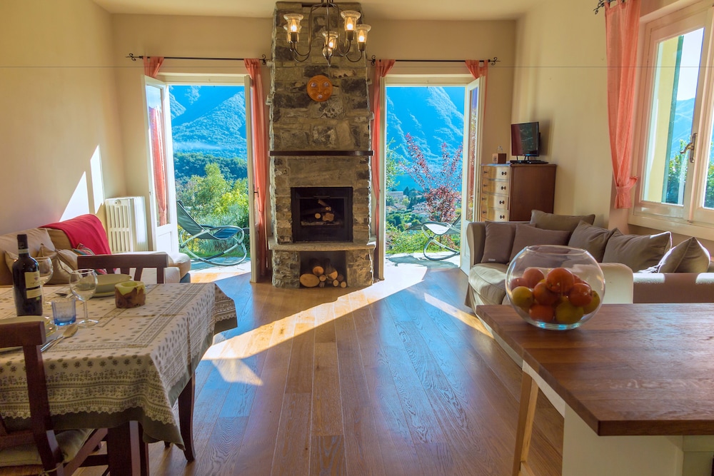 House, 2 Bedrooms, Terrace, Lake View photo 1