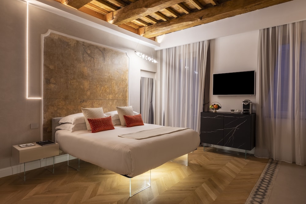 Premium Double Room, Bathtub photo 3