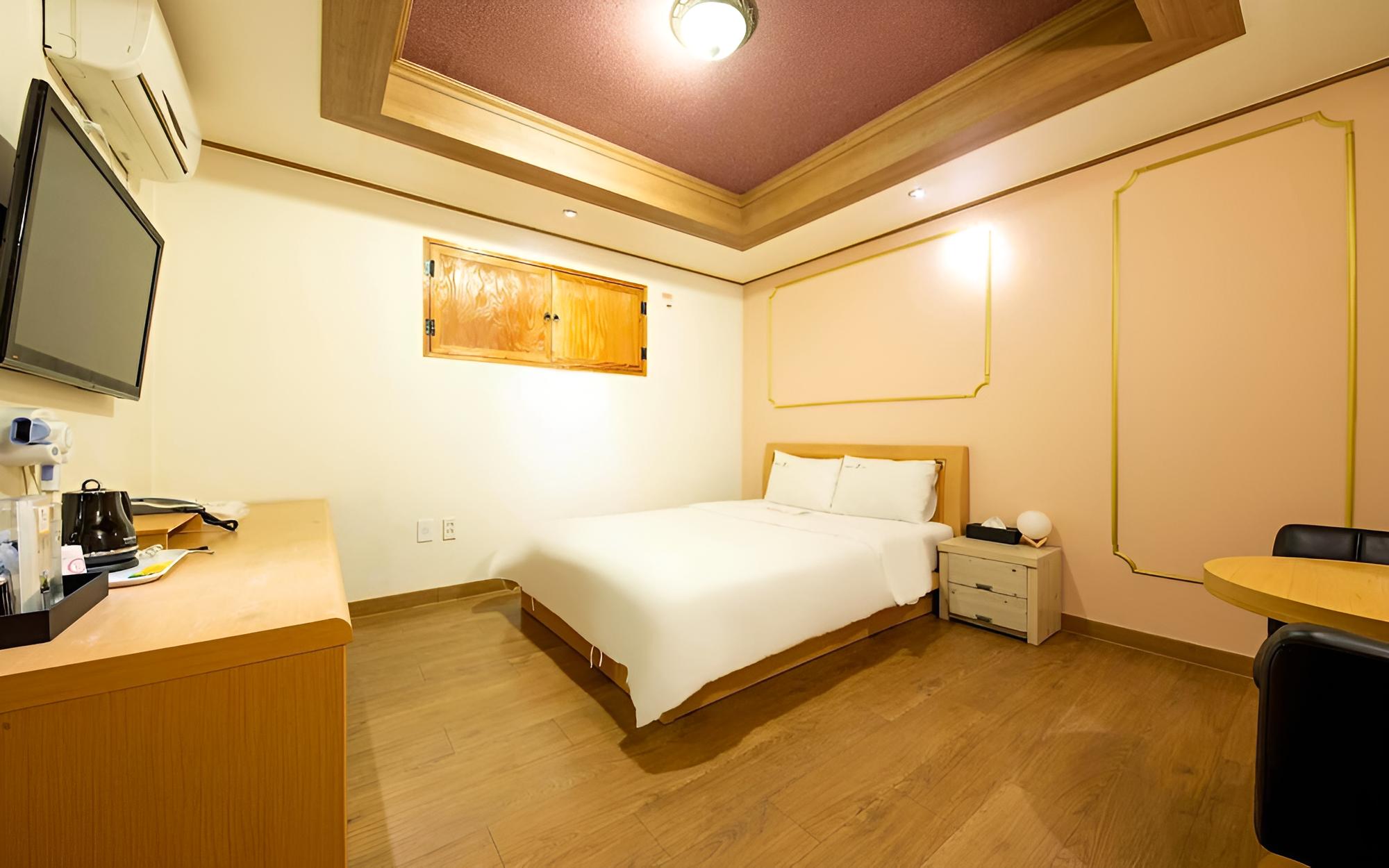 Room (Standard room (Netflix random allocat) photo 1