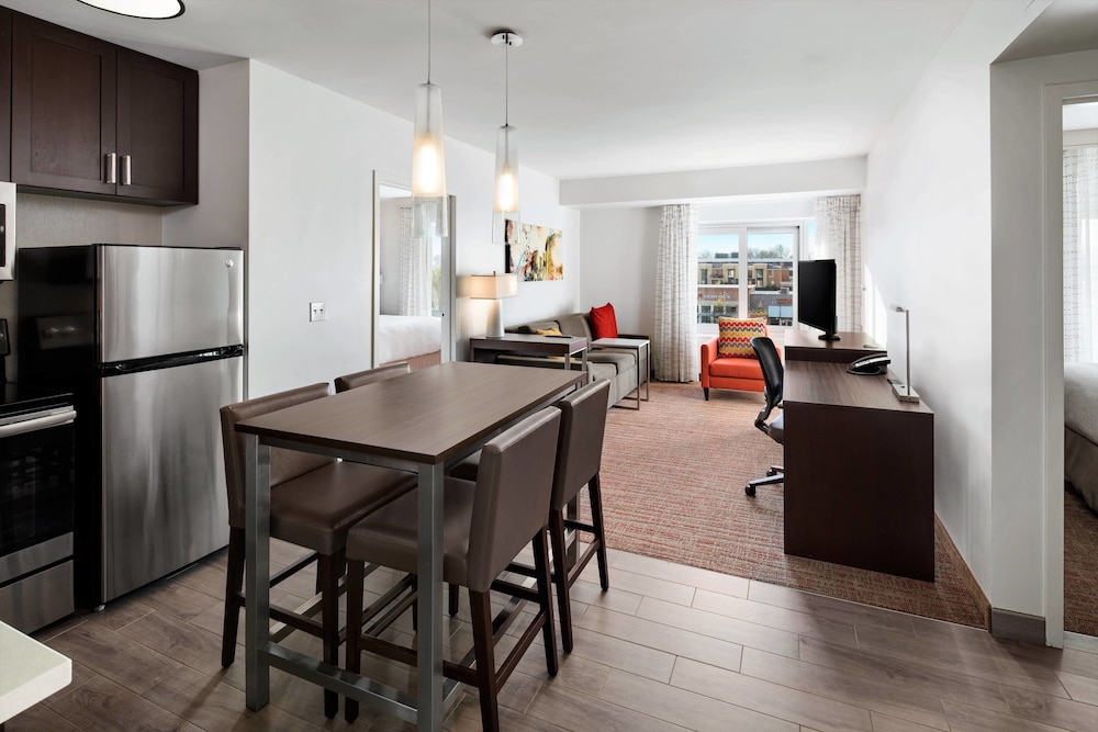 Suite, 1 Bedroom (Mobility Accessible, Roll-In Shower) photo 3