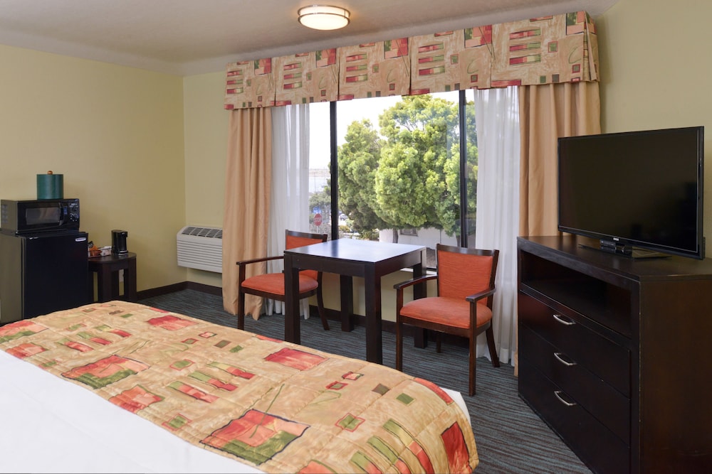Deluxe Room, 1 King Bed - Photo 8