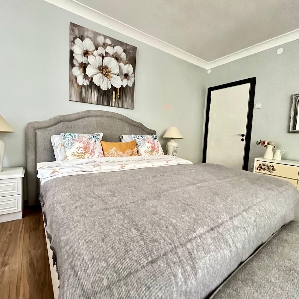 Luxury Apartment, 3 Bedrooms, Balcony, City View