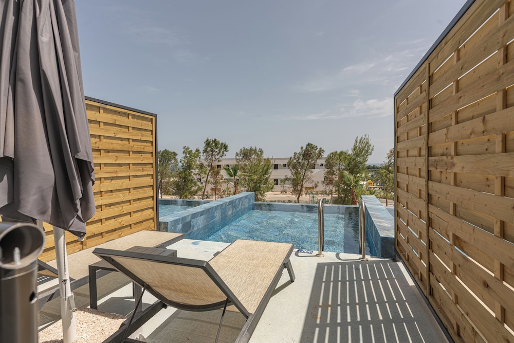 Superior Apartment, 1 Bedroom, Private Pool, Ground Floor (Swim Up) - Photo 3