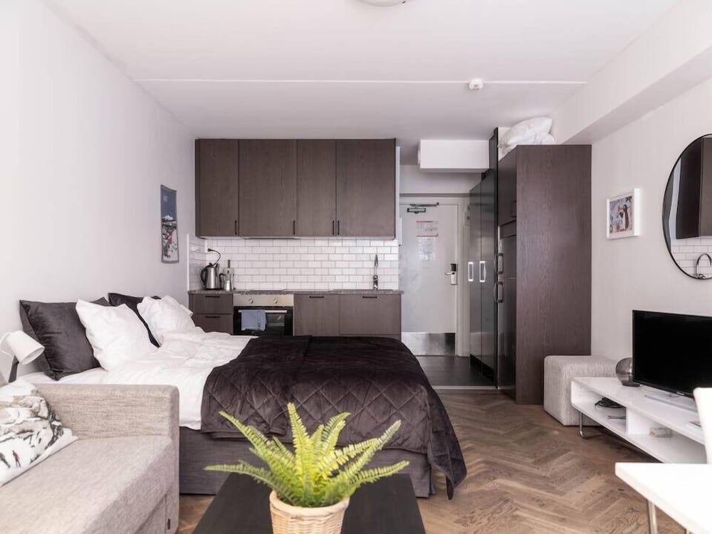 Deluxe Studio Suite