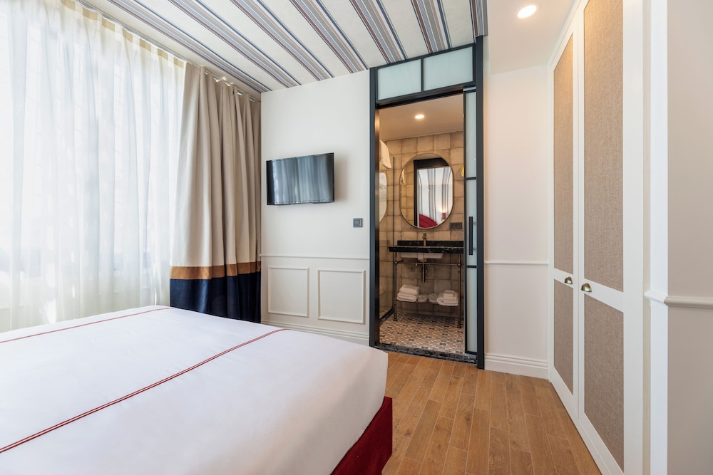 Deluxe City Room photo 3
