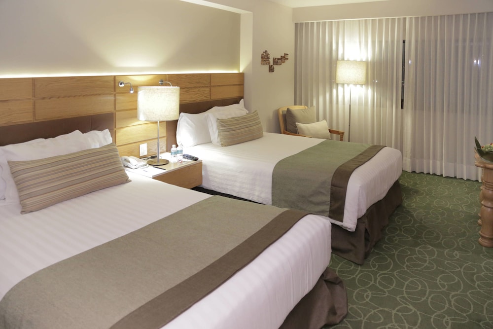 Club Room, 2 Double Beds - Photo 3