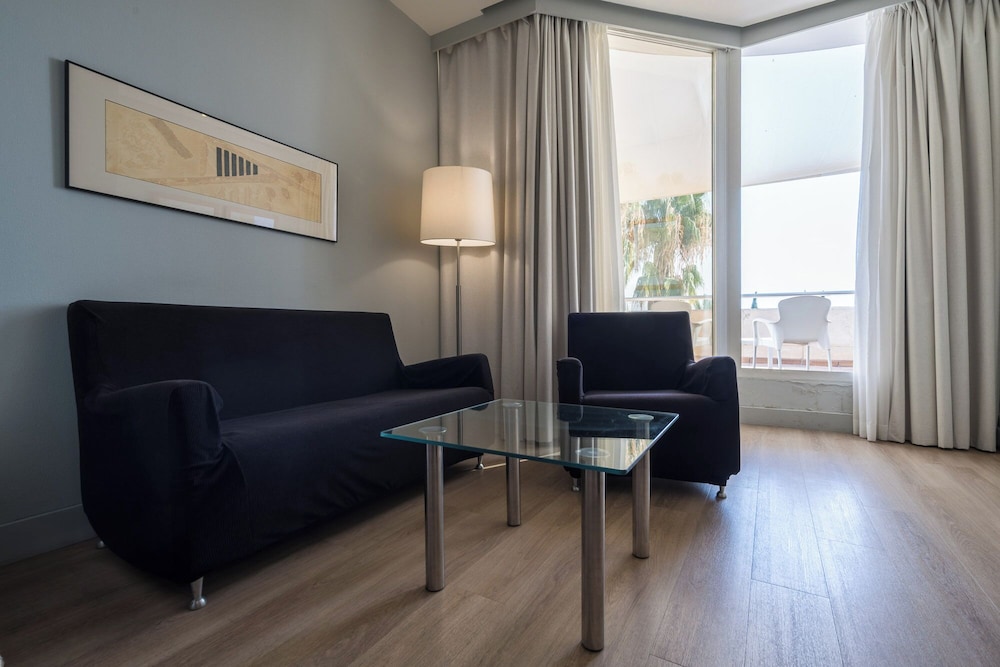 Family Room, Terrace - Photo 1