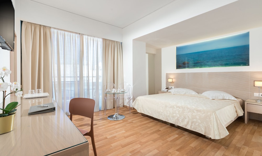City Studio, 2 Twin Beds, City View - Photo 4