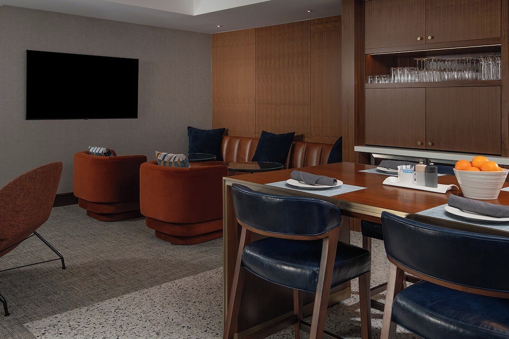 Suite, Mountain View (ADA) - Photo 12