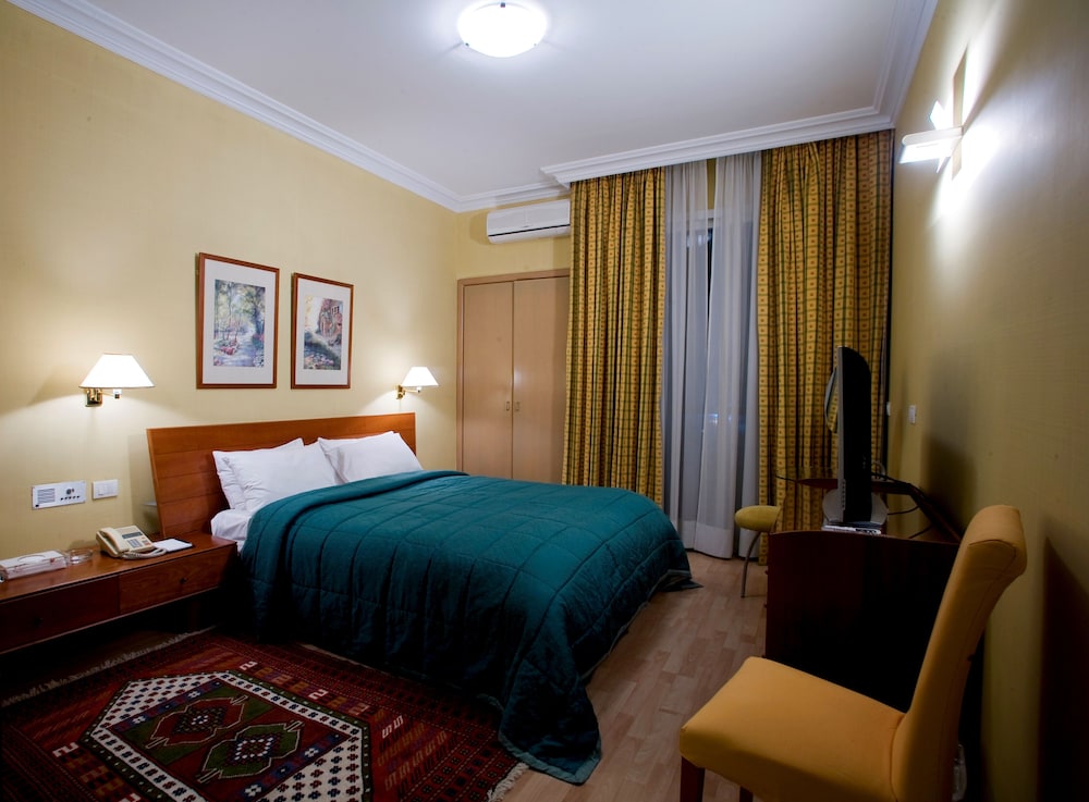 Deluxe Apartment, 3 Bedrooms, Kitchen, Beach View photo 3
