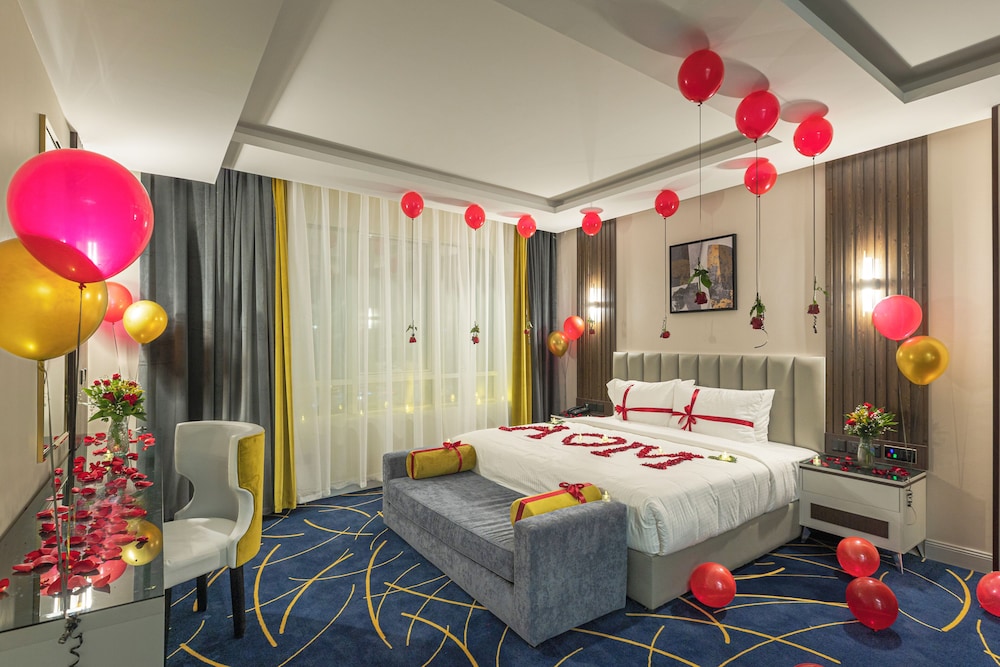 Honeymoon Suite photo 1