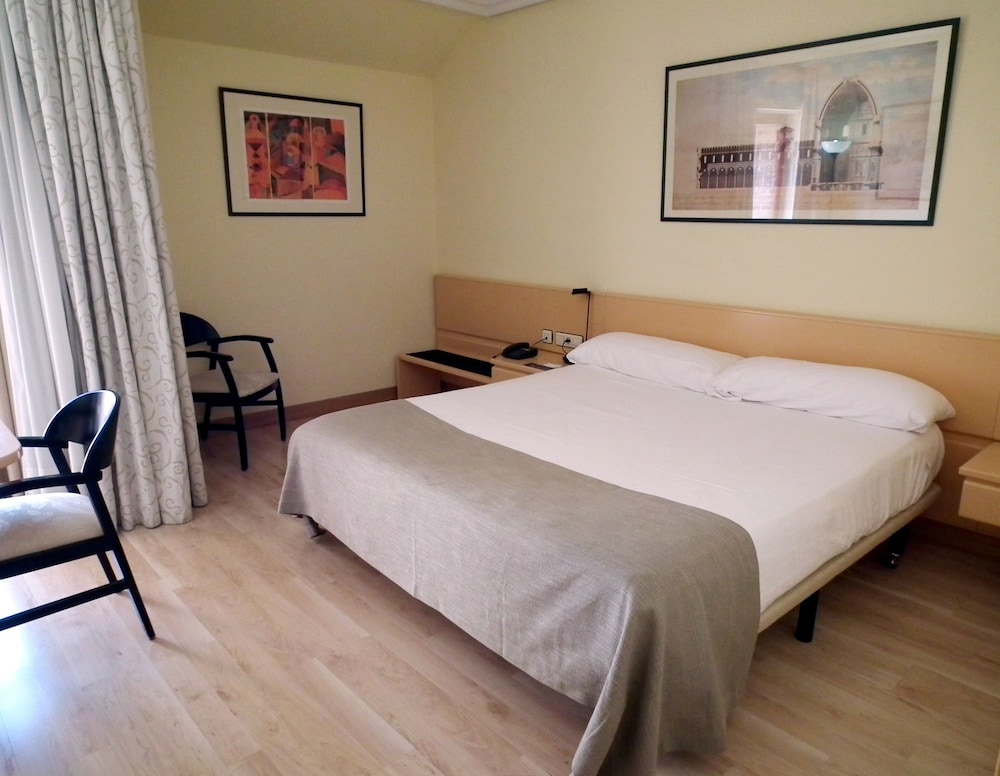 Standard Double Room Single Use - Photo 1