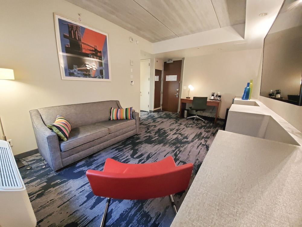 Suite, 1 King Bed - Photo 5