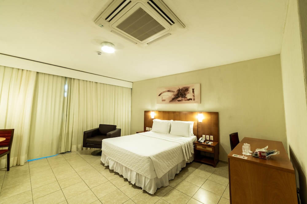 Deluxe Room - Photo 12