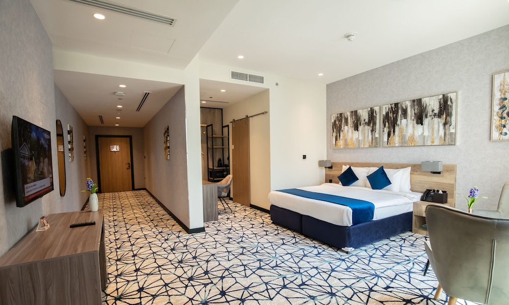 Executive Suite (includes 25% off F&B) photo 3
