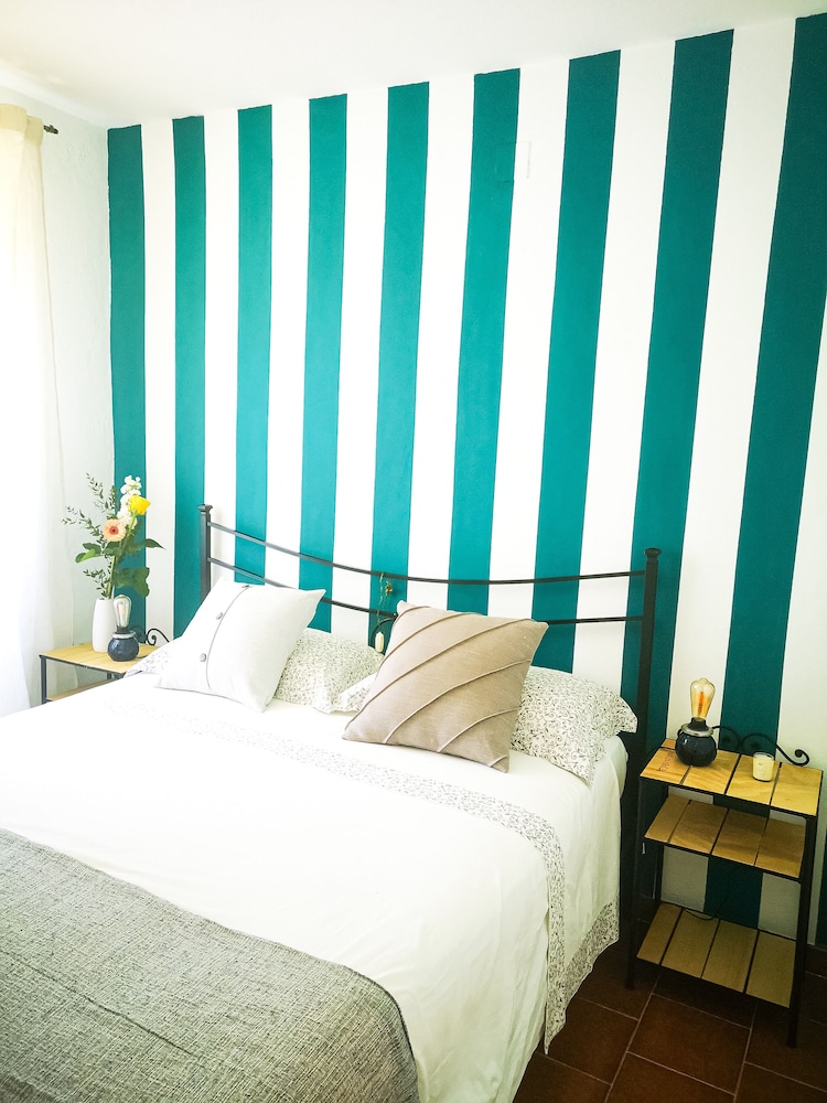 Standard Double Room, Private Bathroom, Partial Sea View photo 2