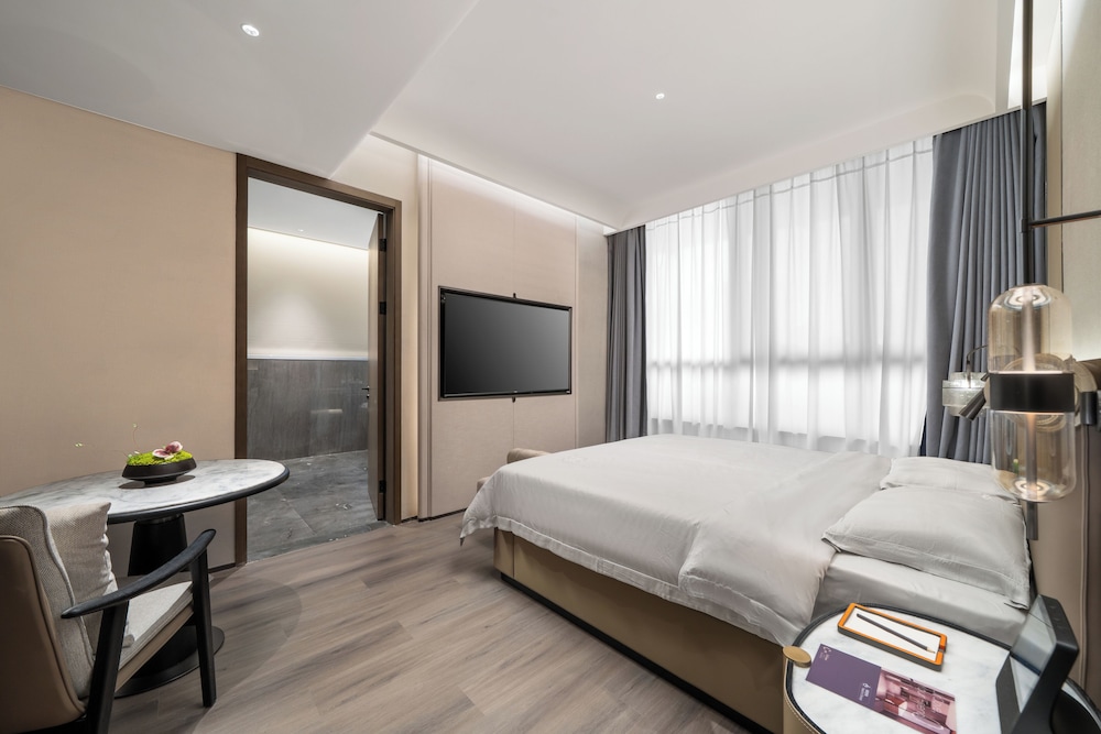 Executive Suite, City View