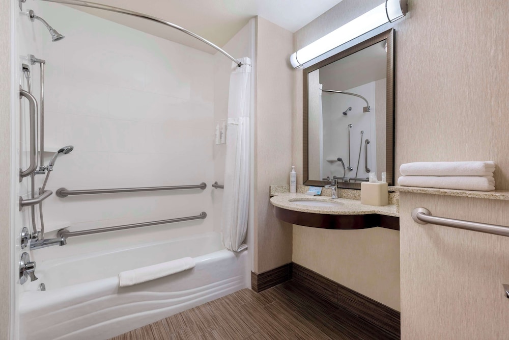 Room, 2 Queen Beds, Accessible - Photo 6