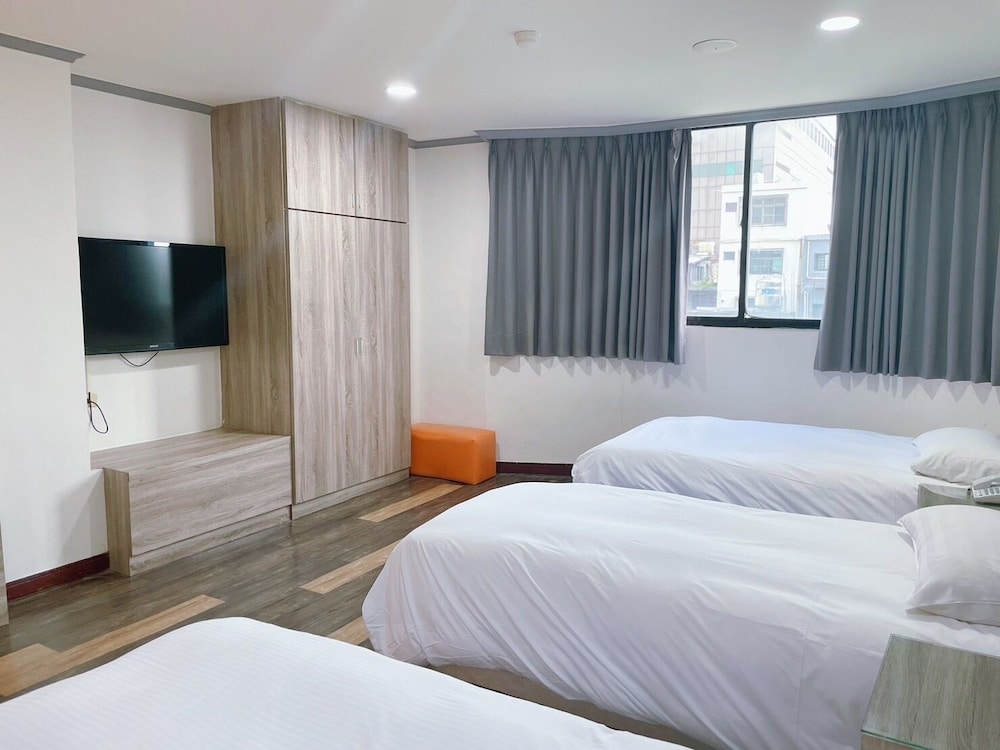 Standard Triple Room, Multiple Beds photo 3