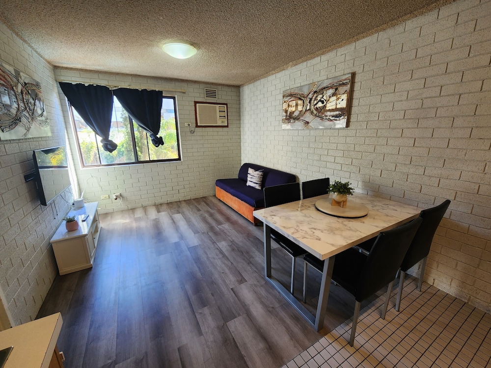 One Bedroom Apartment Queen Bed - Photo 8