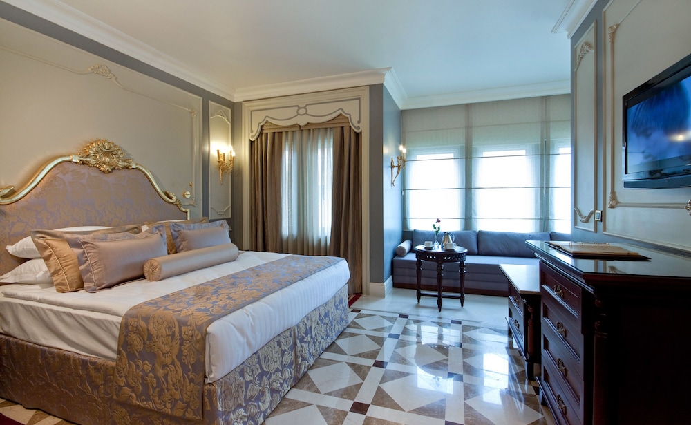 Deluxe Suite photo 3
