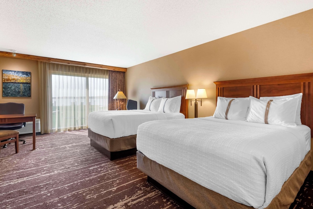 Standard Room, 2 Queen Beds, Balcony, Lakeside