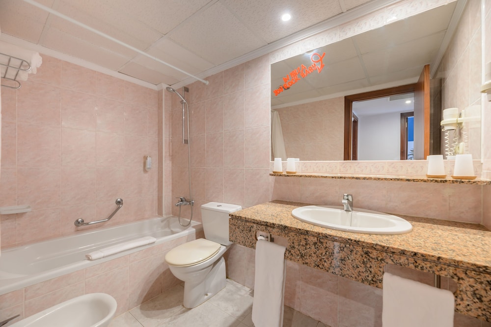 Apartment, 2 Bedrooms, Sea View - Photo 5