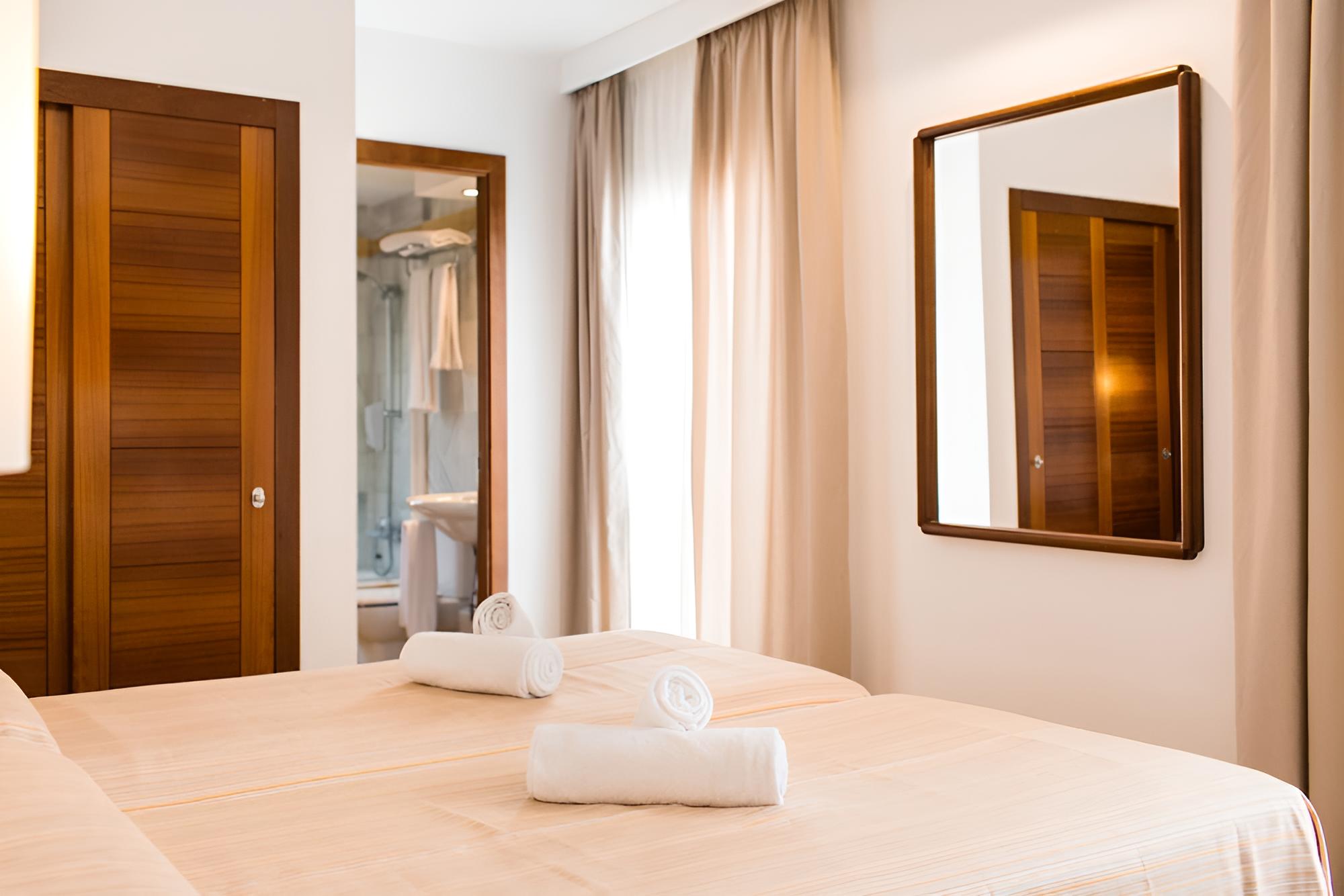 Standard Double or Twin Room photo 1