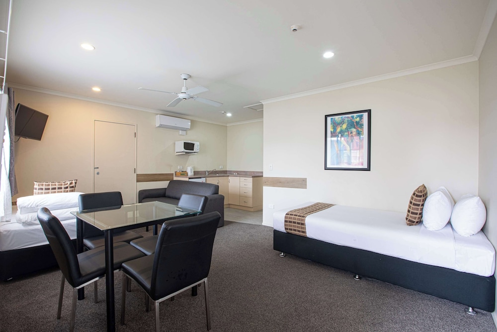 Deluxe Room, Multiple Beds, Non Smoking, Kitchen
