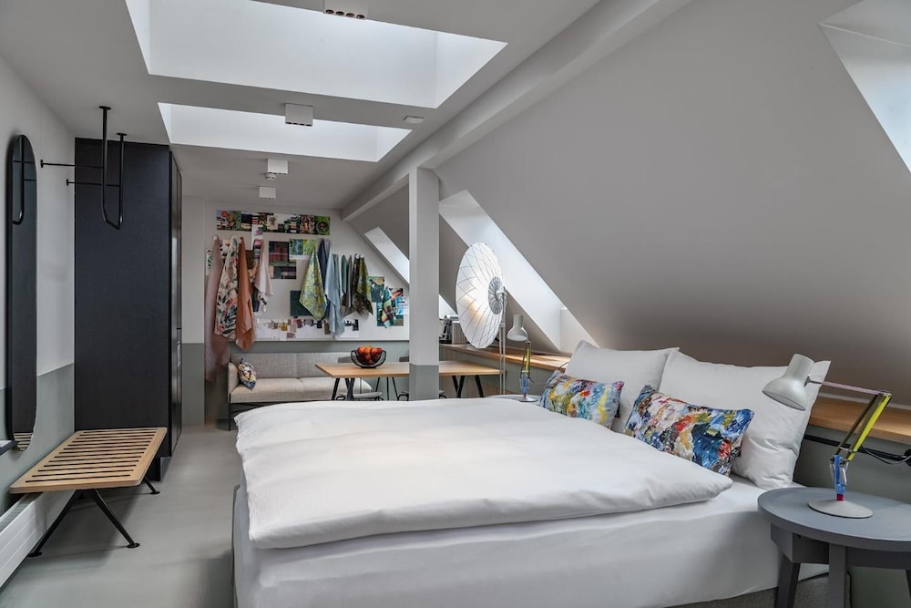 Room (Fashion Atelier) - Photo 4