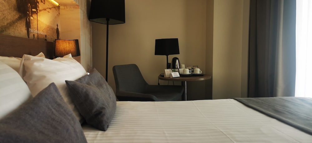 Room, 1 Queen Bed, Accessible photo 3