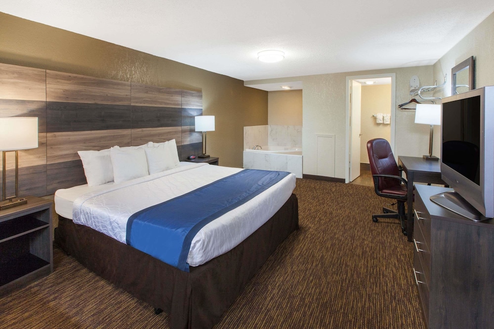 Room, 1 King Bed, Non Smoking - Photo 1