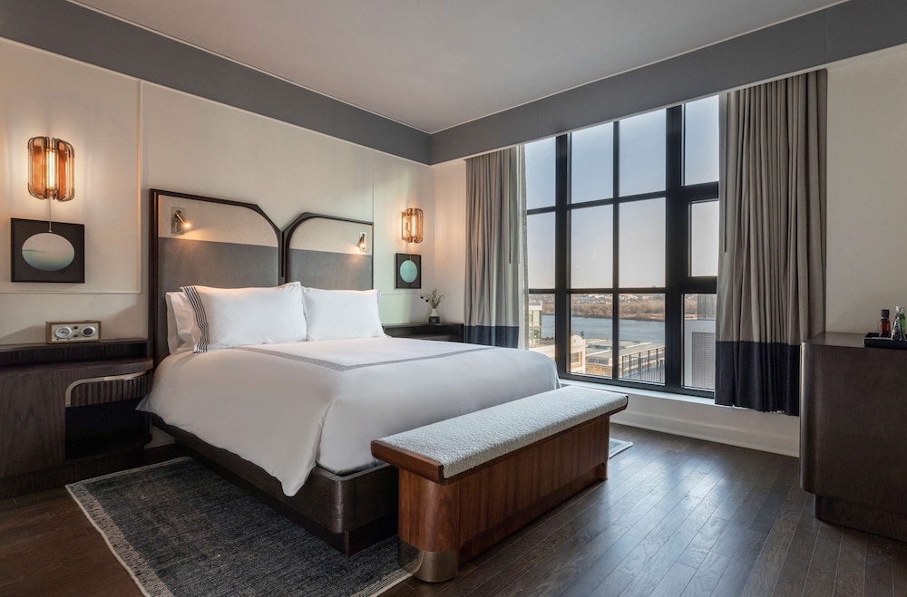 Room, 1 King Bed, River View photo 1