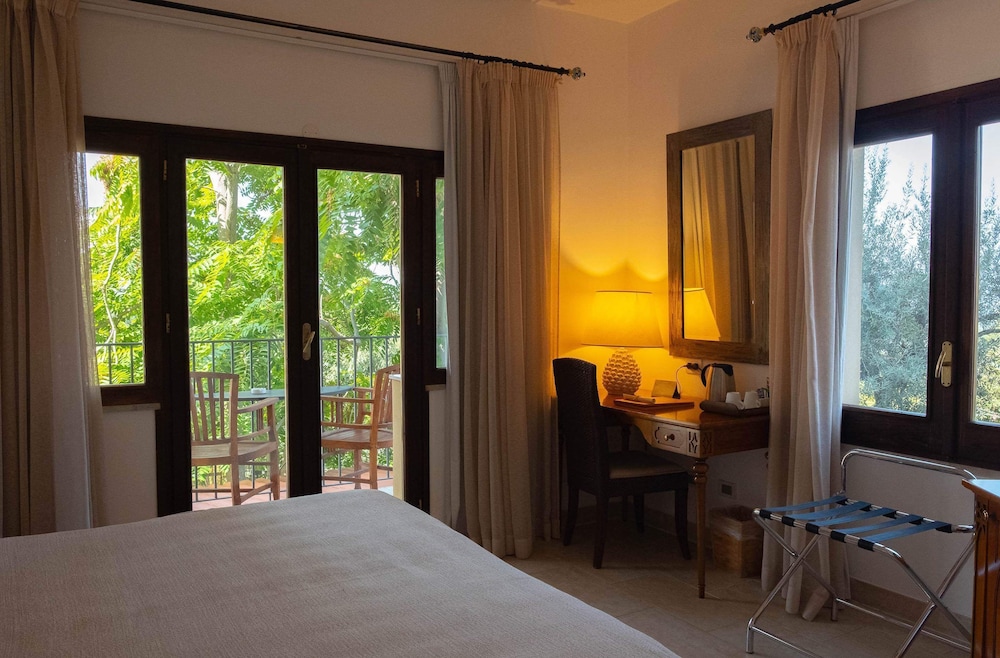 Superior Double Room Single Use - Photo 15