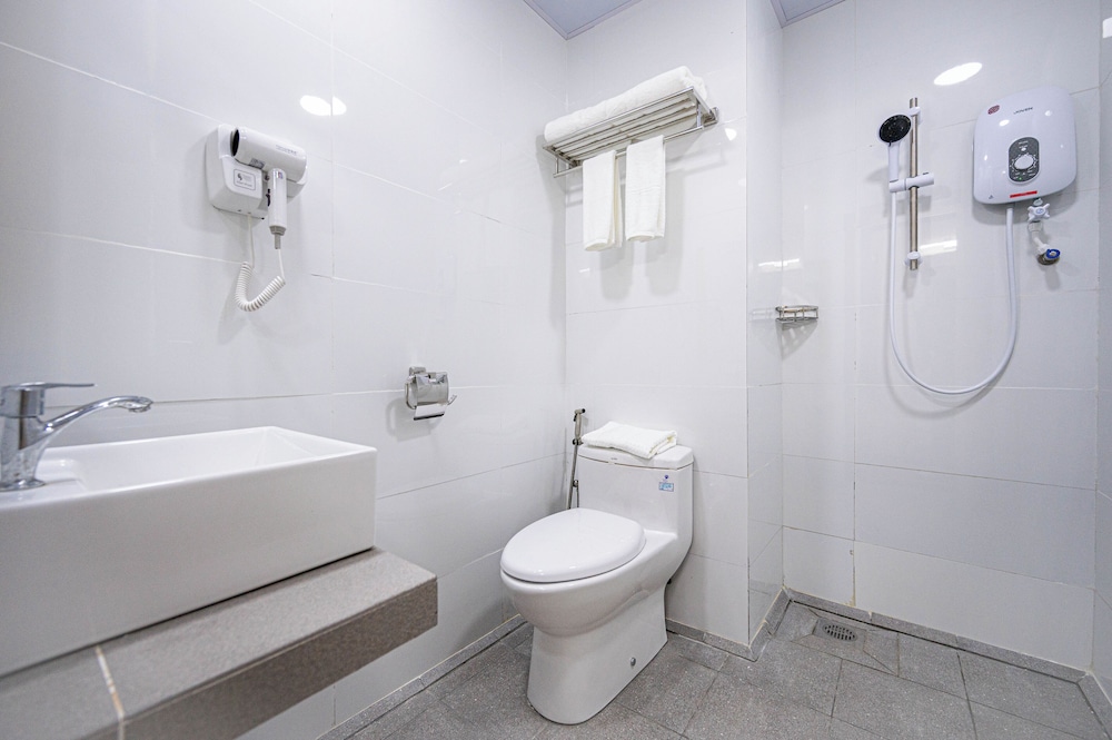 Double or Twin Room, 2 Bedrooms, Non Smoking photo 2