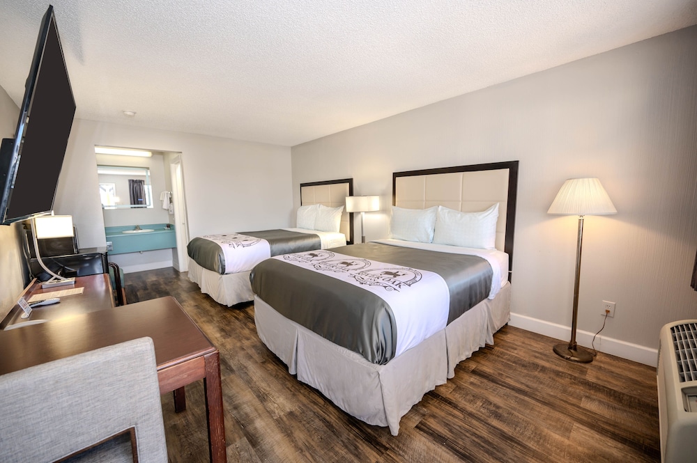 Standard Double Room, 2 Queen Beds