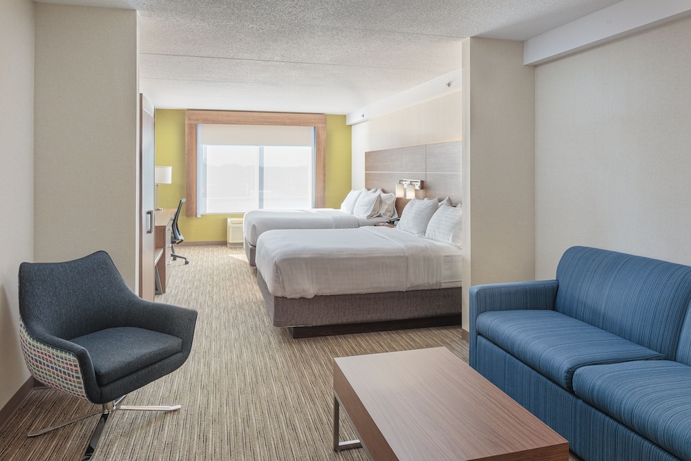 Suite, 2 Queen Beds - Photo 2