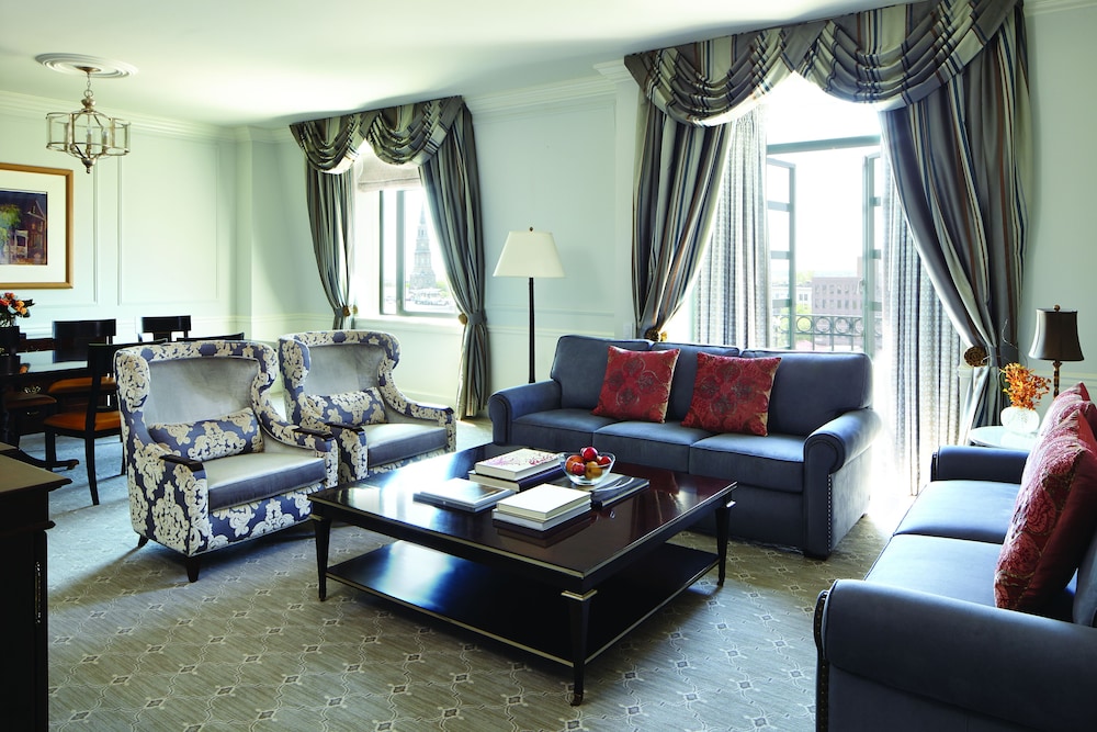 Luxury Suite - Photo 2