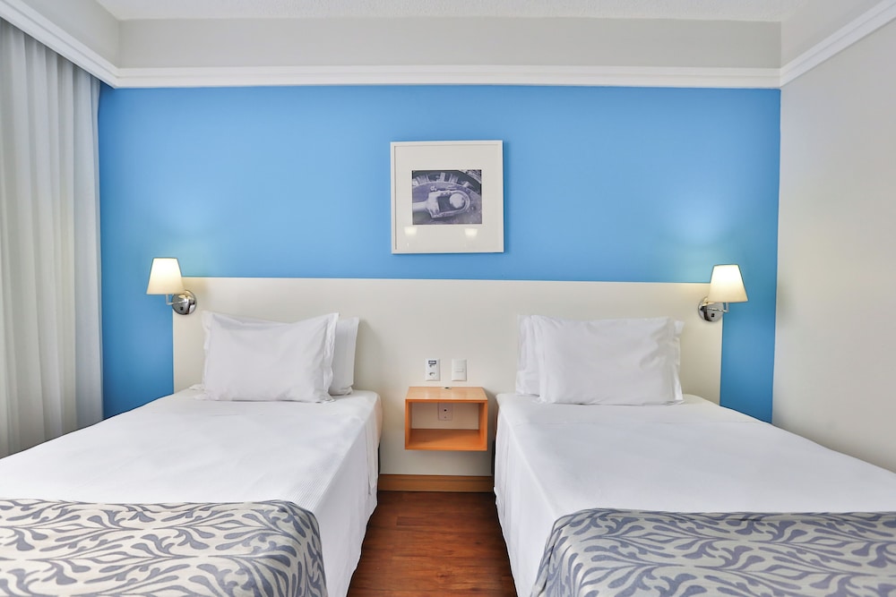 Superior Twin Room, Mobility Accessible - Photo 3
