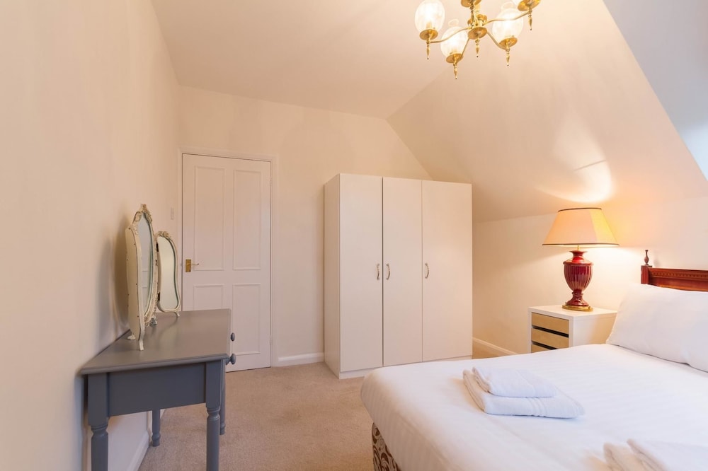 Cosy 3 Bedroom Detached House West Finchley photo 2