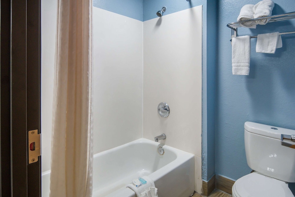 Suite, 2 Queen Beds, Non Smoking (Upgrade) photo 2