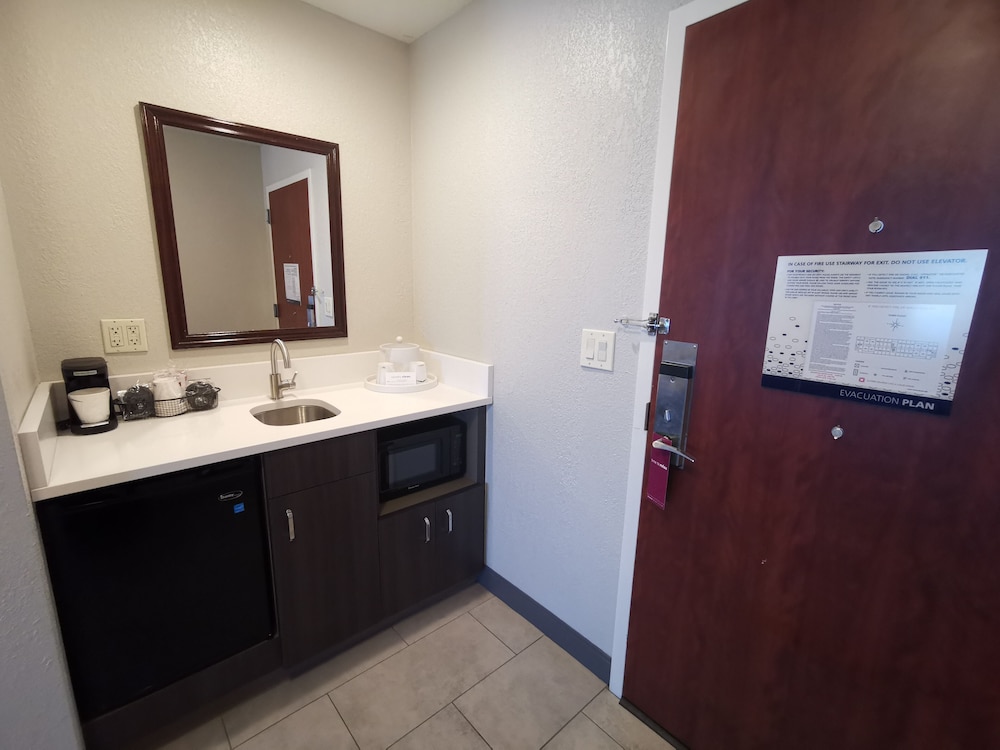 Suite, 1 King Bed, Accessible, Non Smoking - Photo 2