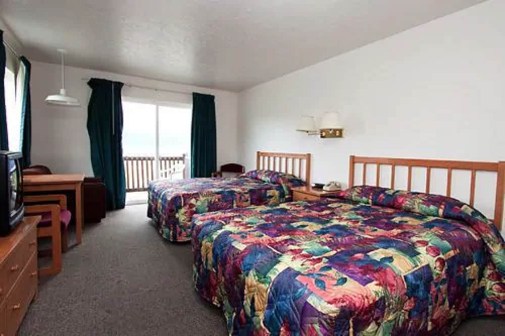 Superior Room, 2 Queen Beds, Non Smoking, Refrigerator & Microwave photo 1