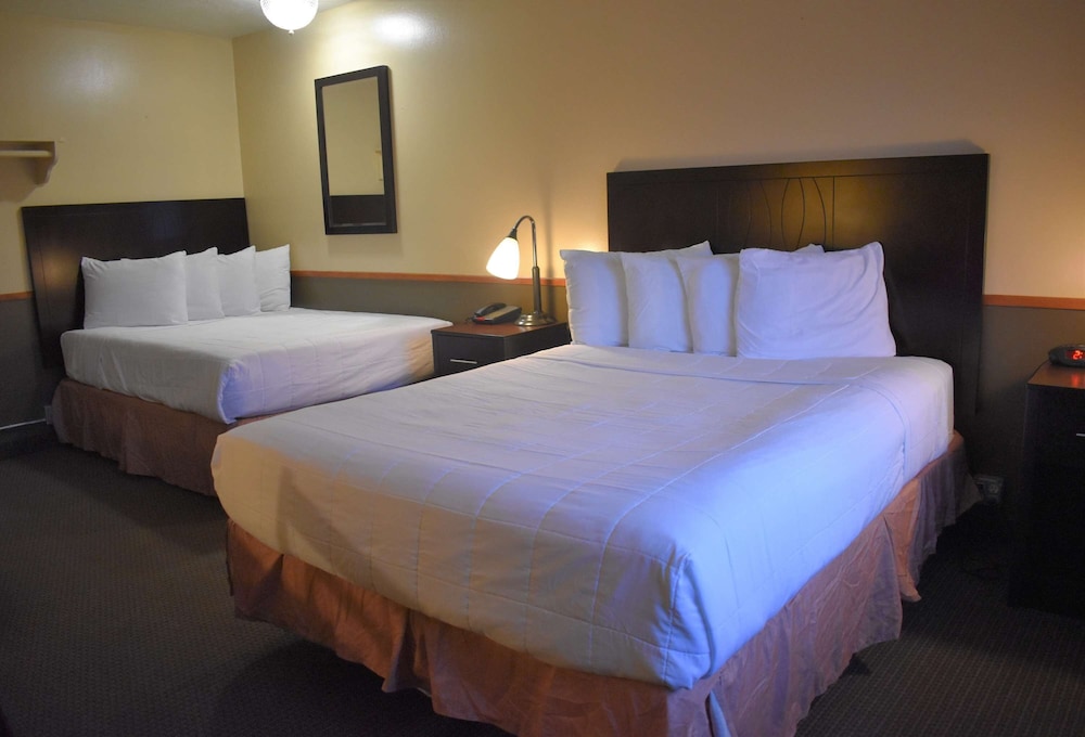 Standard Room, Multiple Beds, Non Smoking, Refrigerator & Microwave