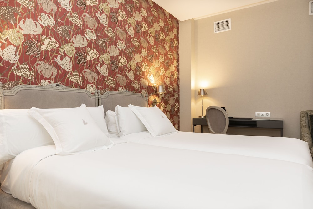 Double Room (with extra bed) photo 3