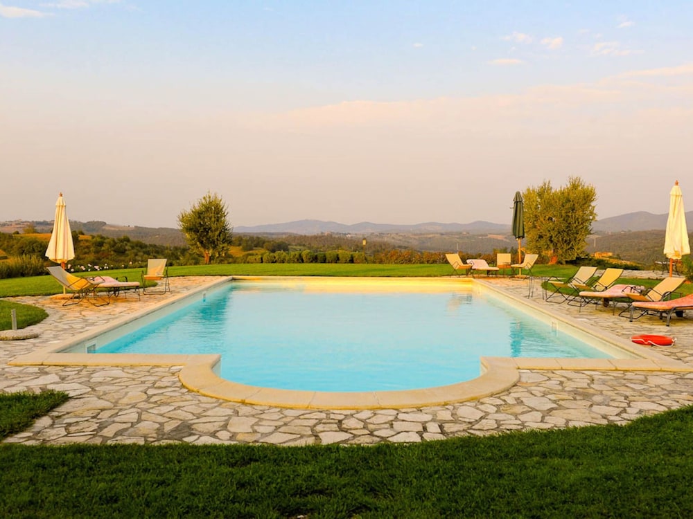 Villa photo 1