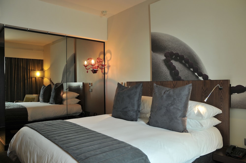 Deluxe Room thumbnail 5