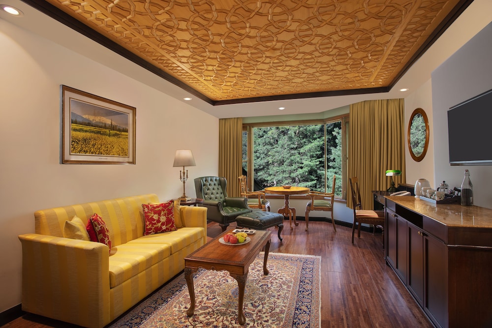 Suite, 1 Queen Bed (Gulistan View Khwabgah) photo 2