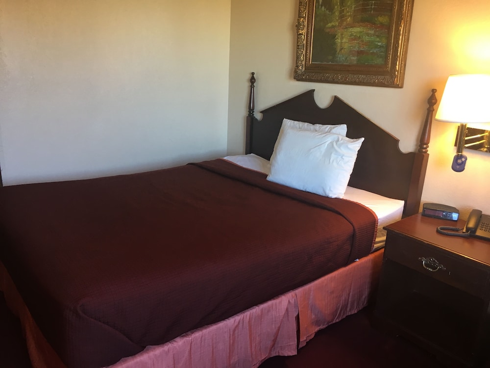 Standard Room, 1 Queen Bed, Non Smoking photo 3